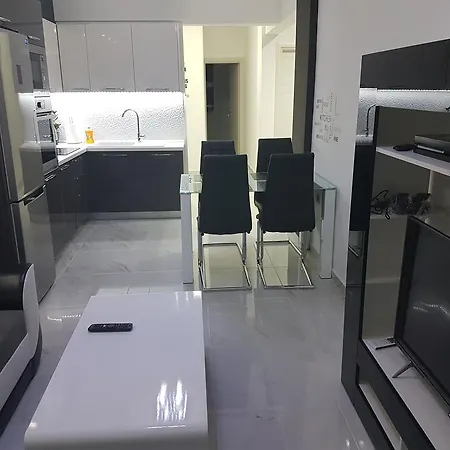 Route 77 Apartment *