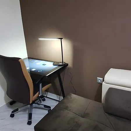 Apartament Route 77 *