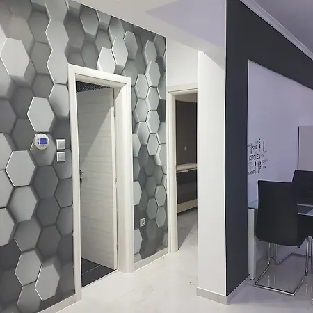 Route 77 * Tessalónica