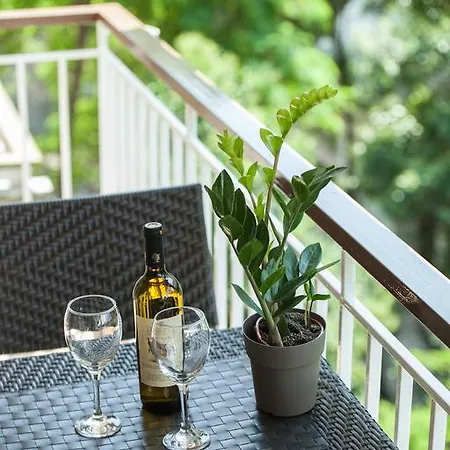 Route 77 * Tessalónica